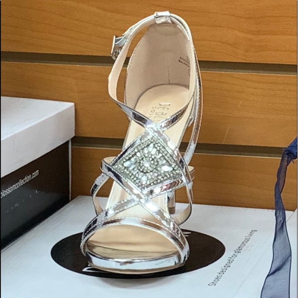 Heels - Picture 2 of 3